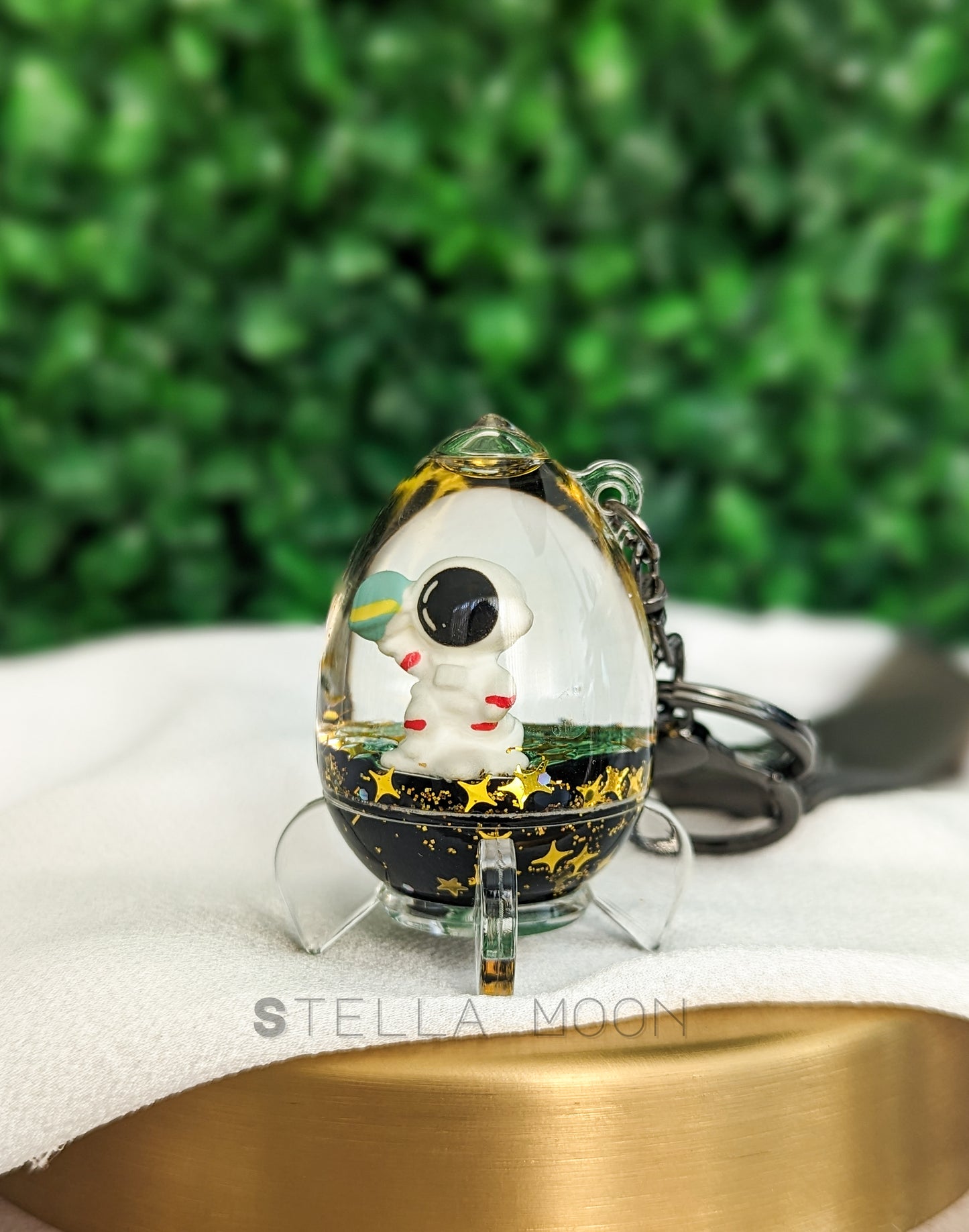 Astronaut Black Liquid Keychain - The Stella Moon Shop