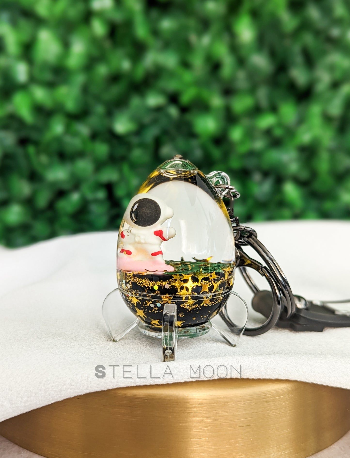 Astronaut Black Liquid Keychain - The Stella Moon Shop