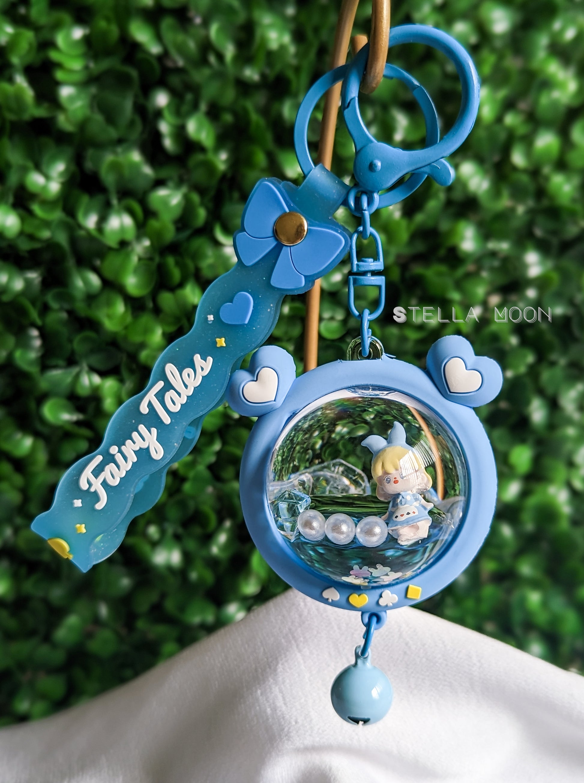 Alice in Wonderland Liquid Keychain - The Stella Moon Shop