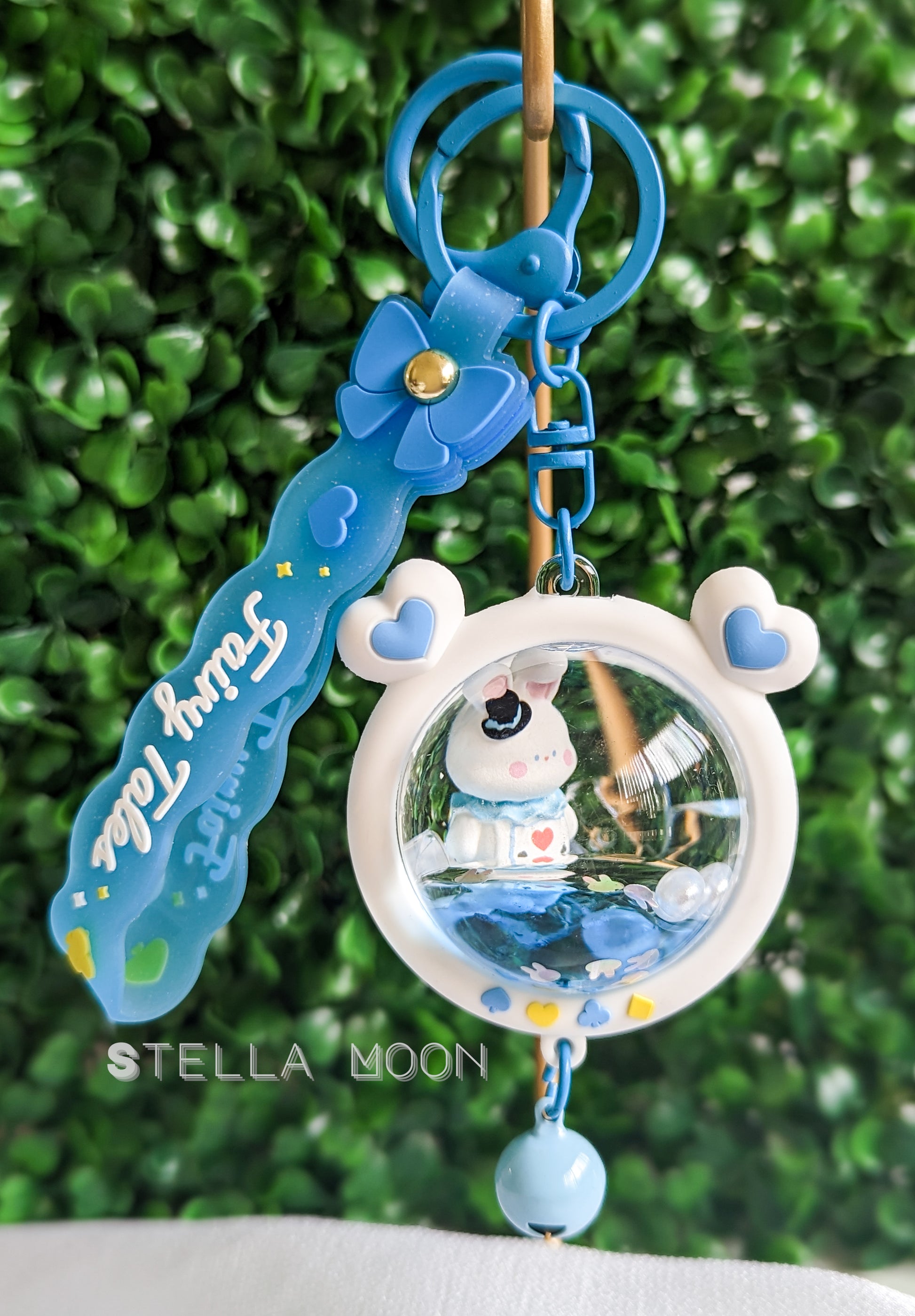 Alice in Wonderland Liquid Keychain - The Stella Moon Shop