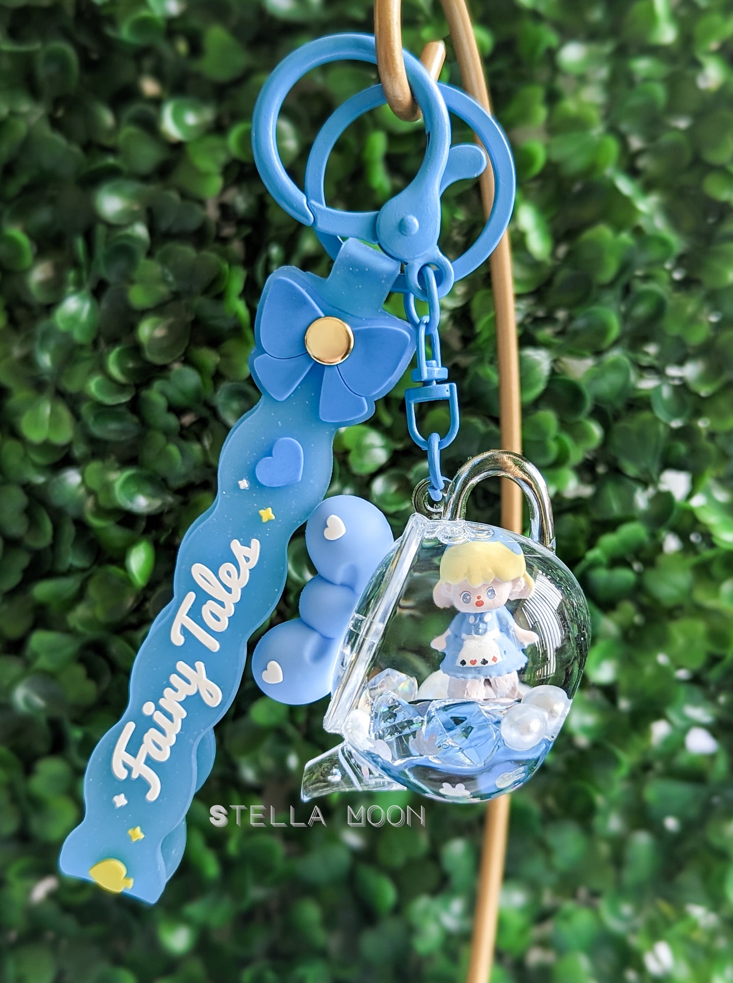 Alice in Wonderland Liquid Keychain - The Stella Moon Shop