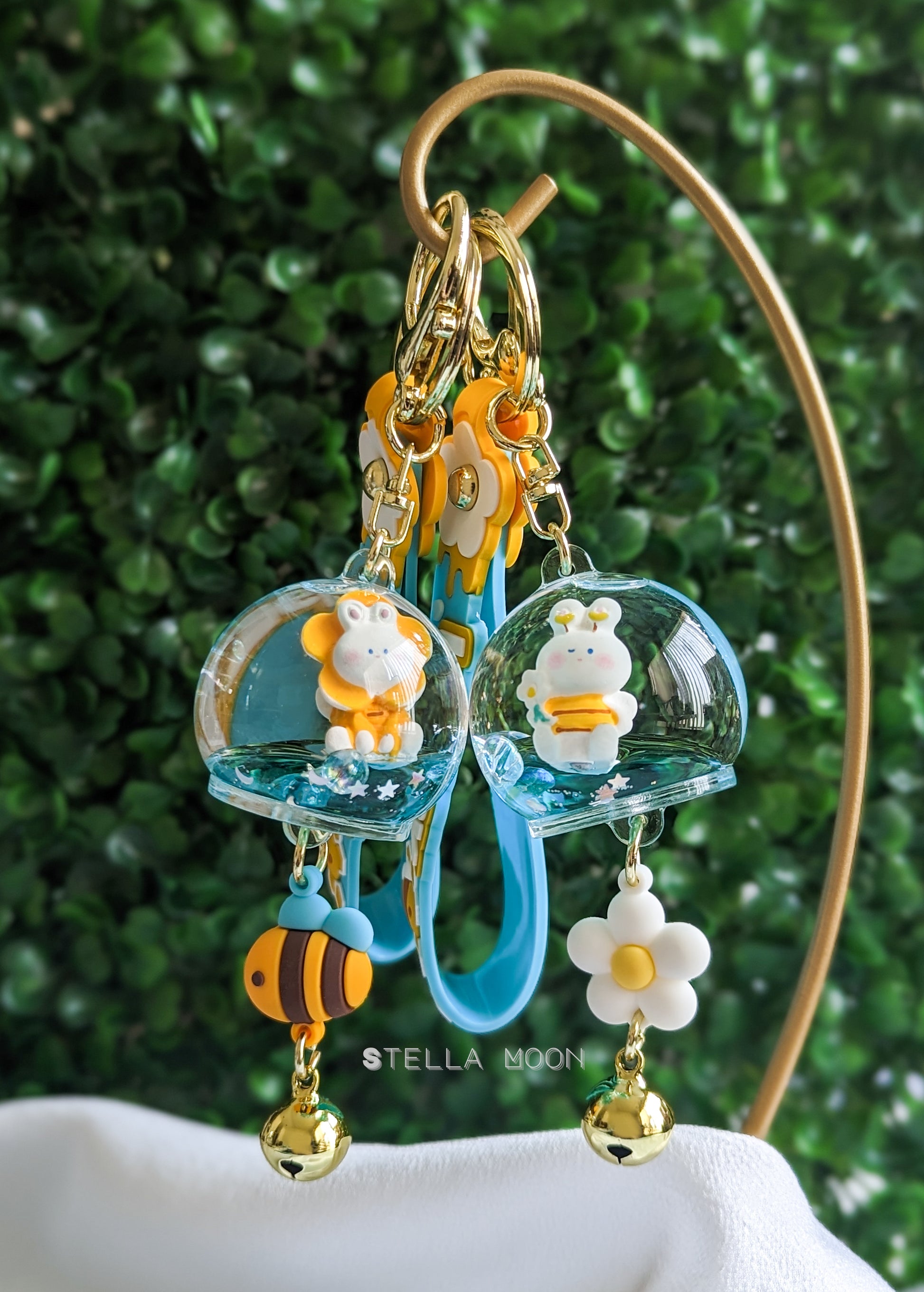 Honey Bee Liquid Keychain - The Stella Moon Shop