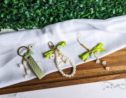 Green Bow & Pearl Keychain - The Stella Moon Shop